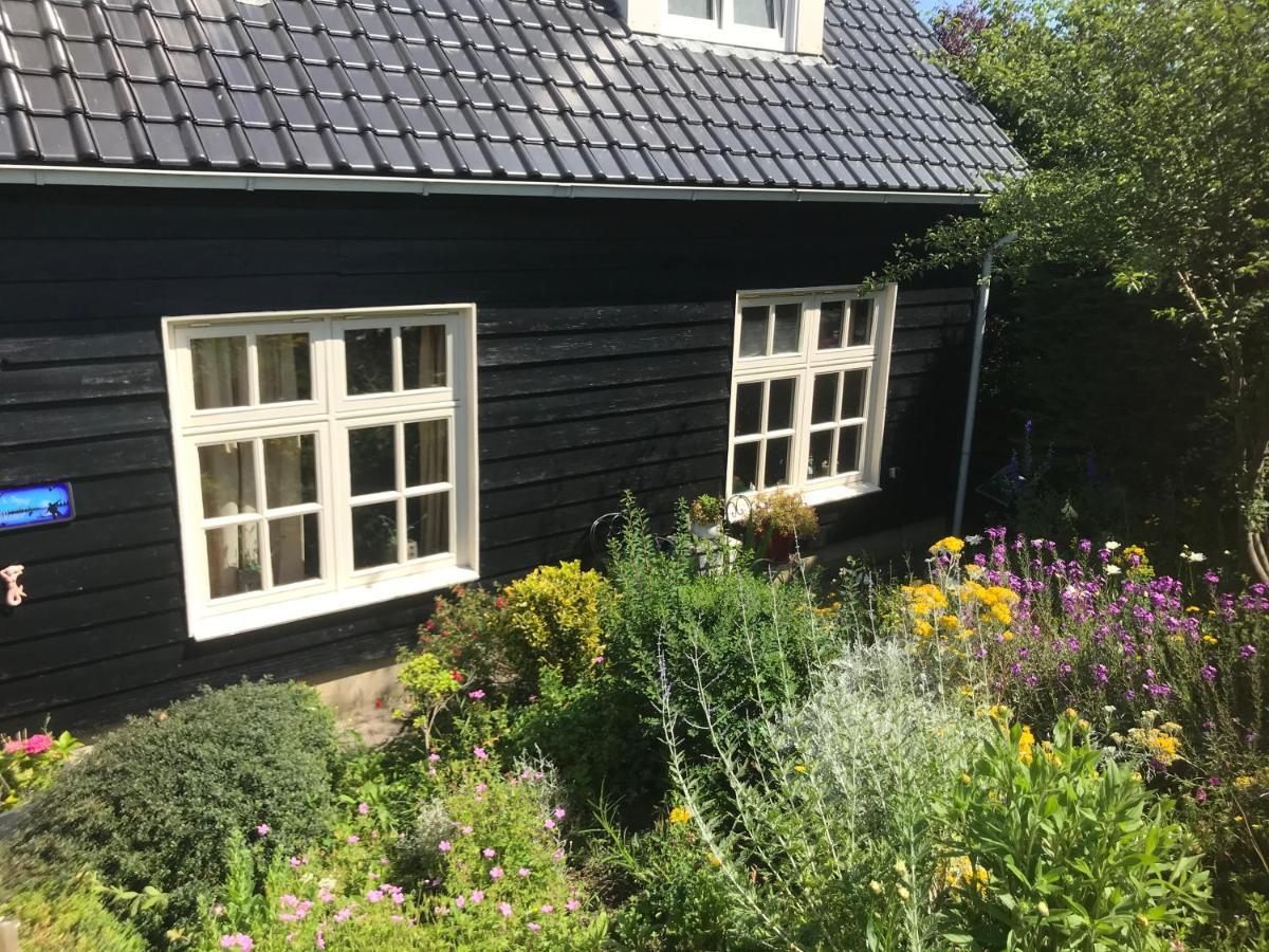T Huuske Tuinappartement Met Fantastisch Uitzicht, Nabij Zee Zonnemaire Exteriér fotografie