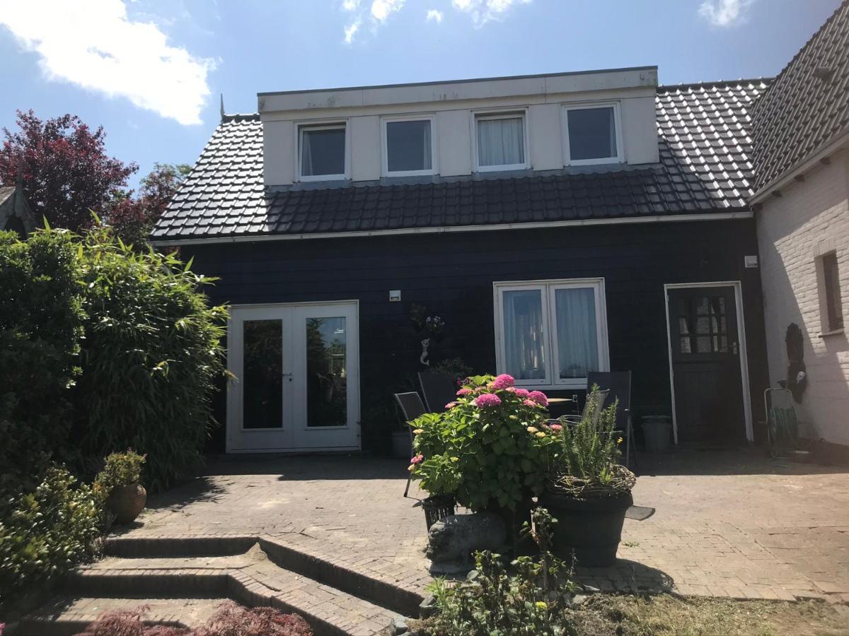 T Huuske Tuinappartement Met Fantastisch Uitzicht, Nabij Zee Zonnemaire Exteriér fotografie