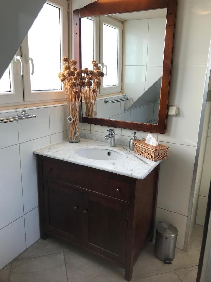 T Huuske Tuinappartement Met Fantastisch Uitzicht, Nabij Zee Zonnemaire Exteriér fotografie