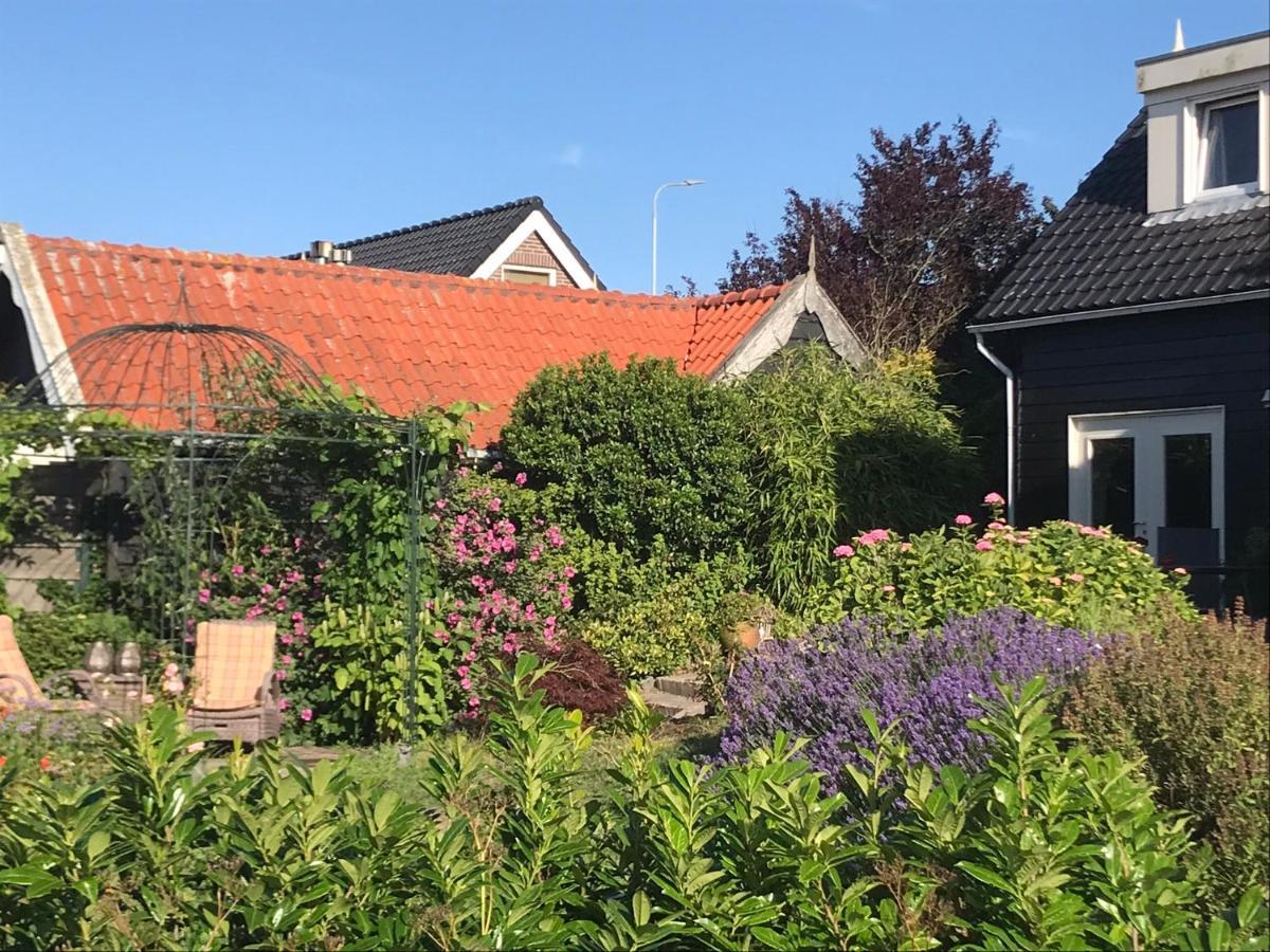 T Huuske Tuinappartement Met Fantastisch Uitzicht, Nabij Zee Zonnemaire Exteriér fotografie