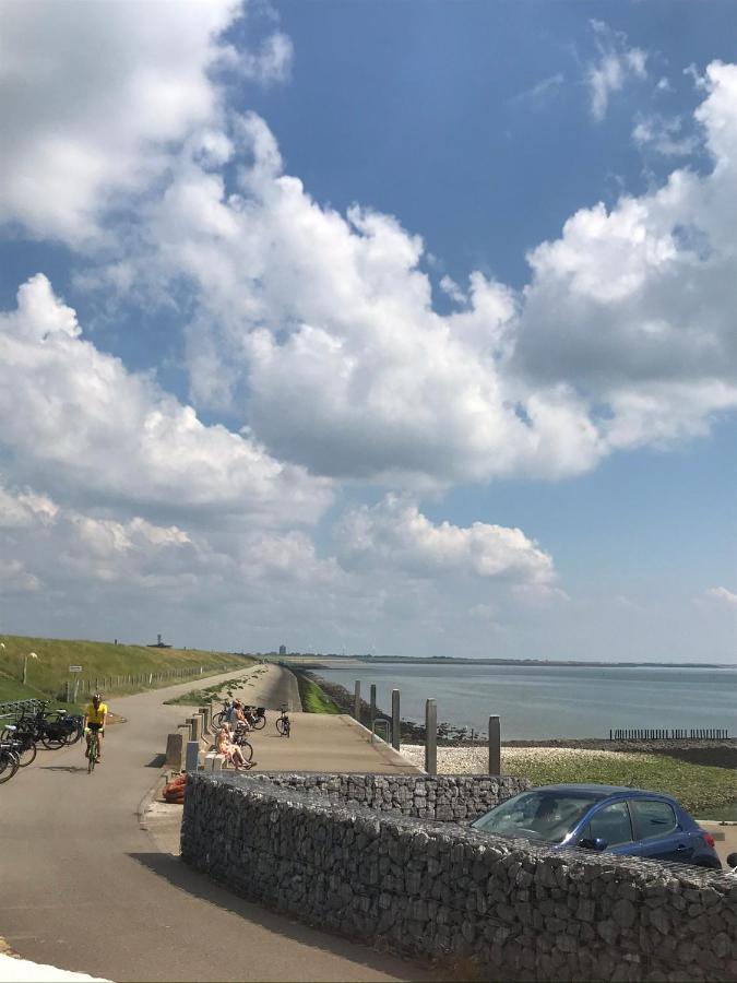 T Huuske Tuinappartement Met Fantastisch Uitzicht, Nabij Zee Zonnemaire Exteriér fotografie