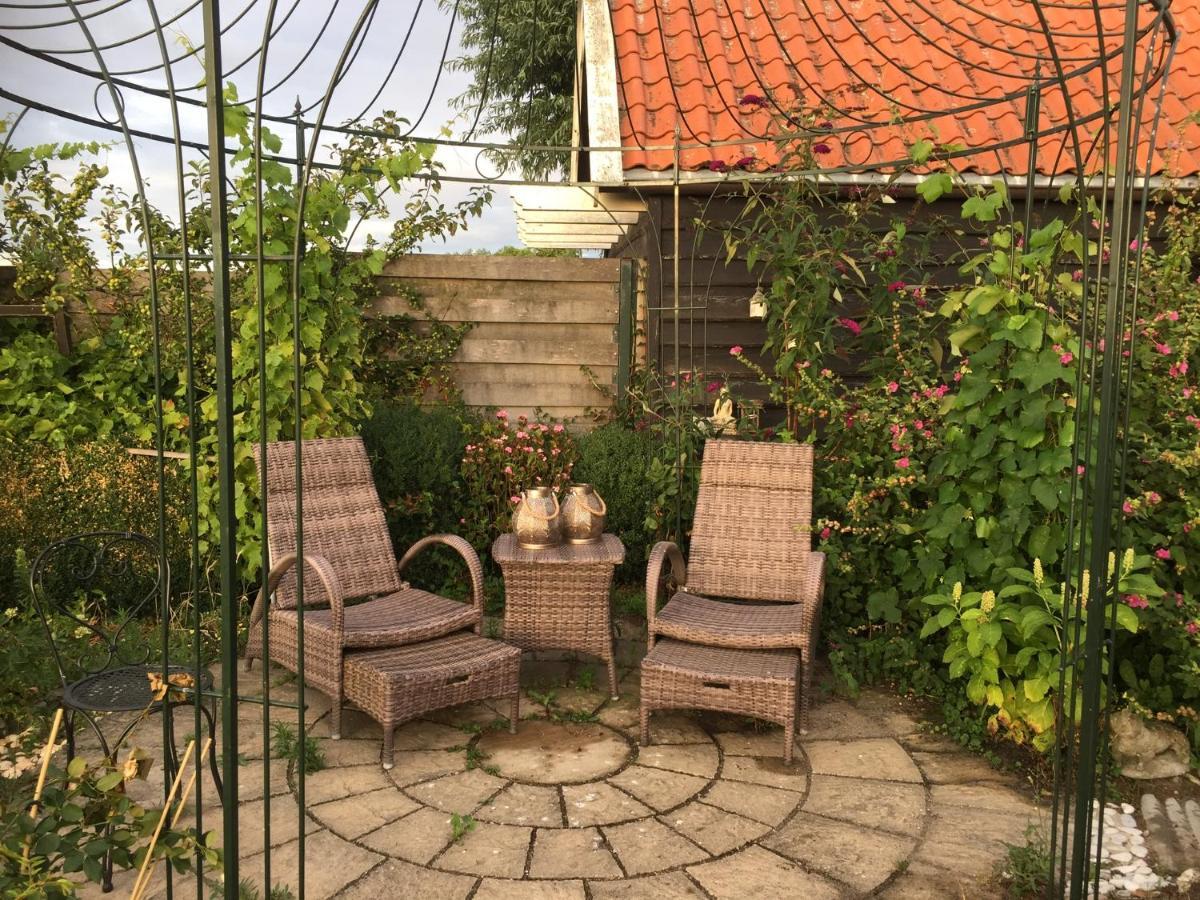 T Huuske Tuinappartement Met Fantastisch Uitzicht, Nabij Zee Zonnemaire Exteriér fotografie